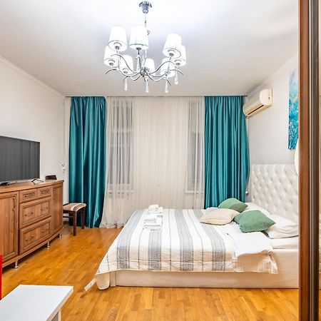 Just Another Comfy Apartment On The Main Squere. 2 Bedrooms, Own Heating, Ac ลวีฟ ภายนอก รูปภาพ