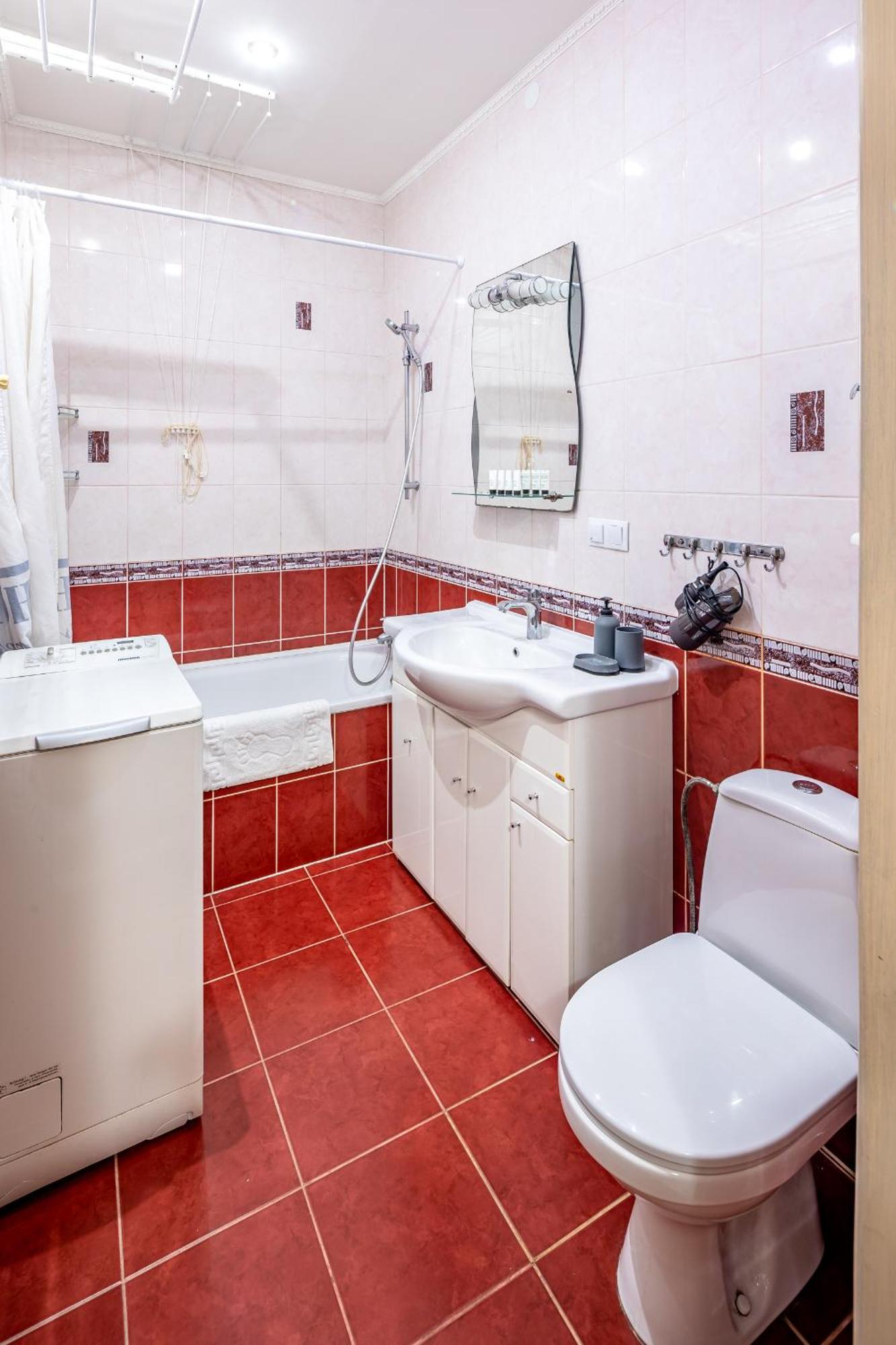 Just Another Comfy Apartment On The Main Squere. 2 Bedrooms, Own Heating, Ac ลวีฟ ภายนอก รูปภาพ