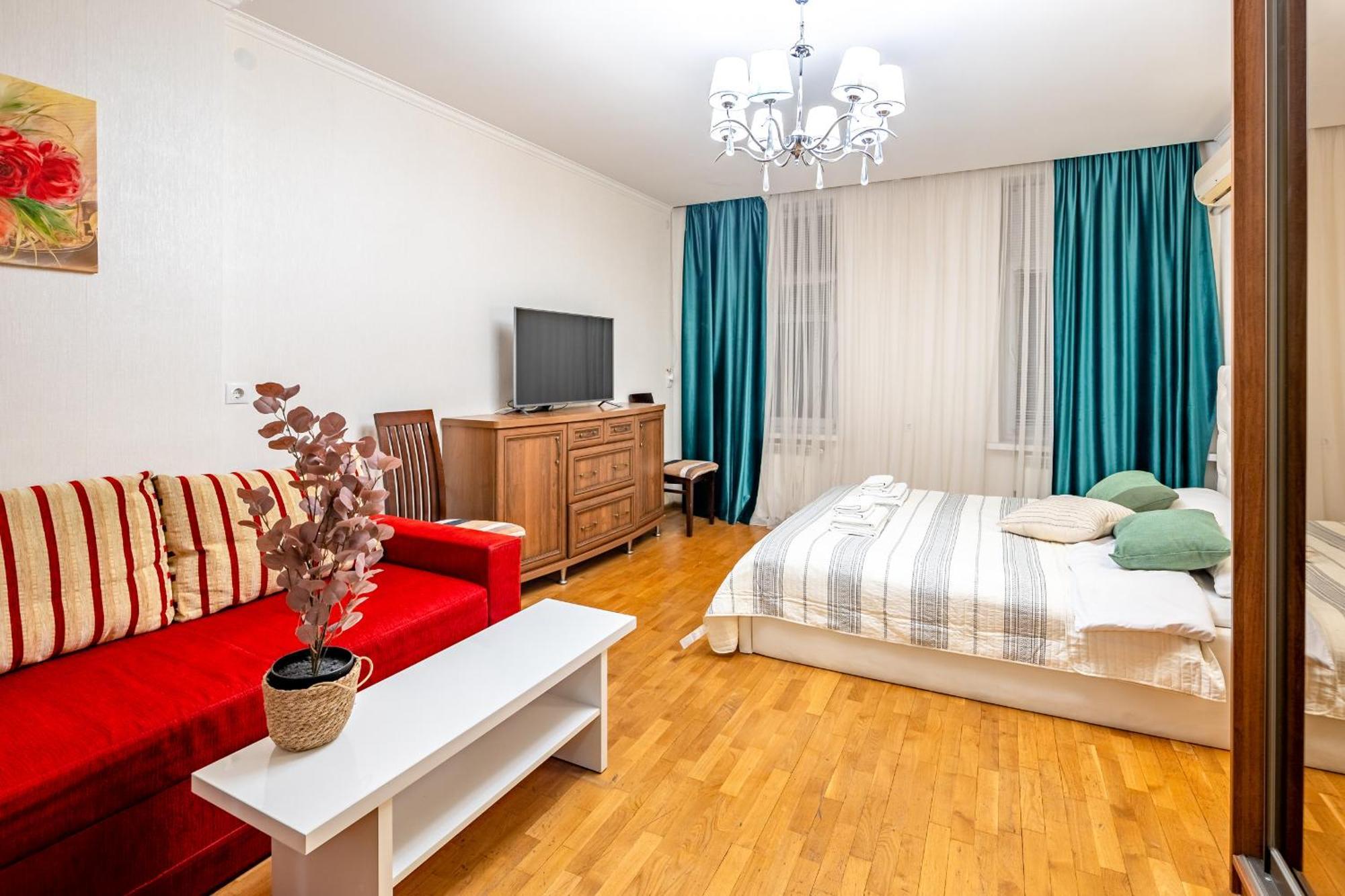 Just Another Comfy Apartment On The Main Squere. 2 Bedrooms, Own Heating, Ac ลวีฟ ภายนอก รูปภาพ