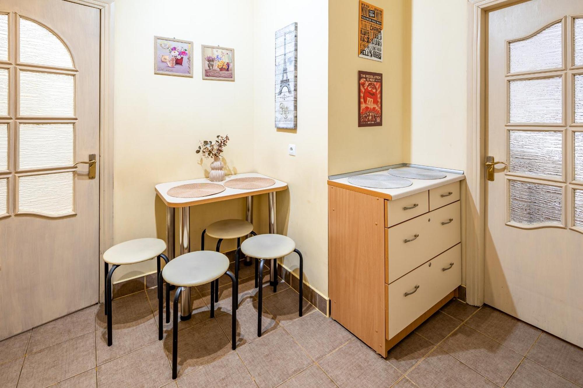 Just Another Comfy Apartment On The Main Squere. 2 Bedrooms, Own Heating, Ac ลวีฟ ภายนอก รูปภาพ